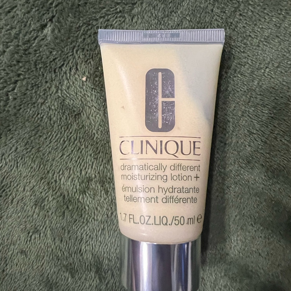 Clinique Dramatically Different Moisturizing Lotion - Cream
